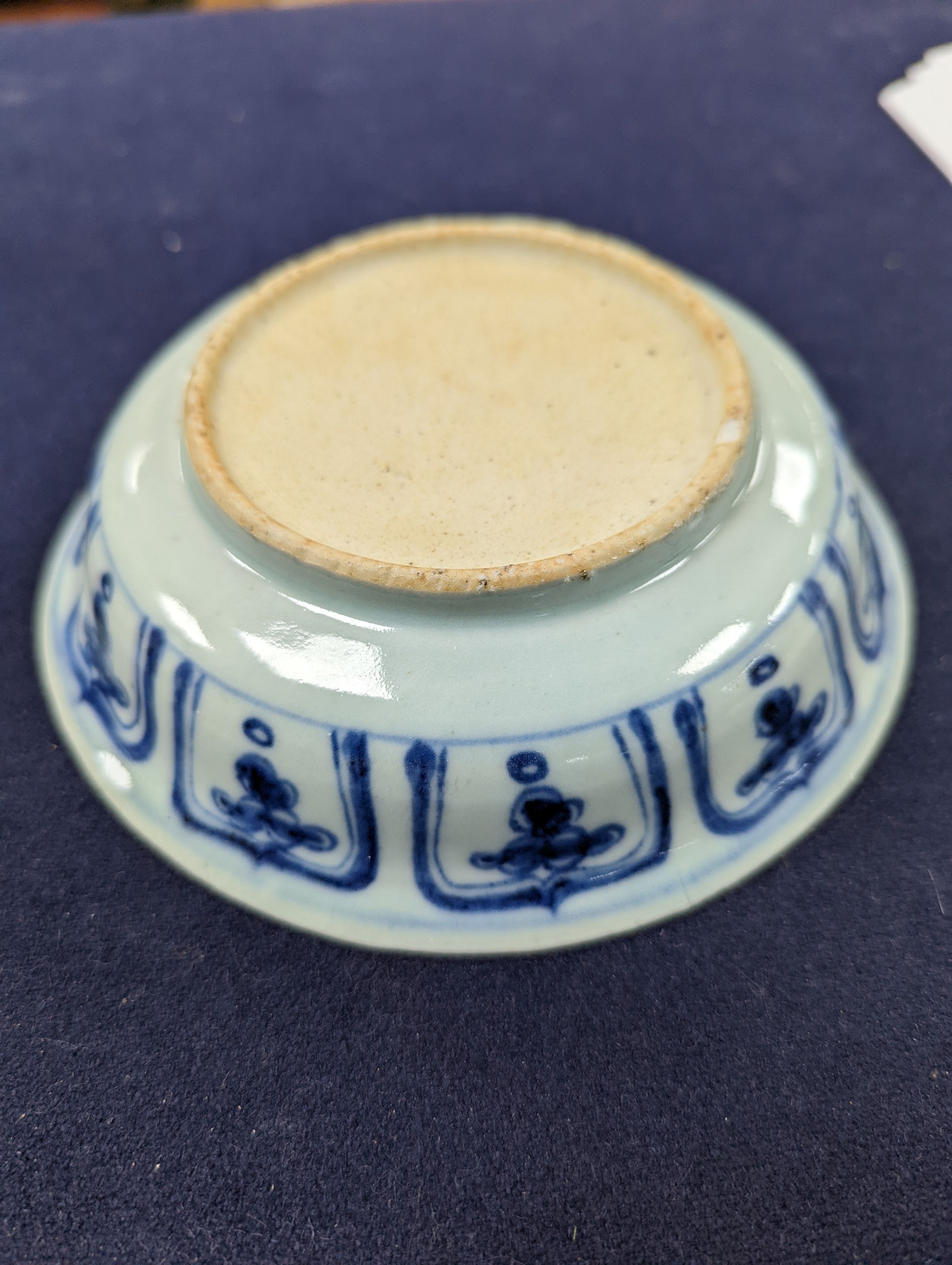 A Chinese blue and white dish, Ming dynasty, 15cm